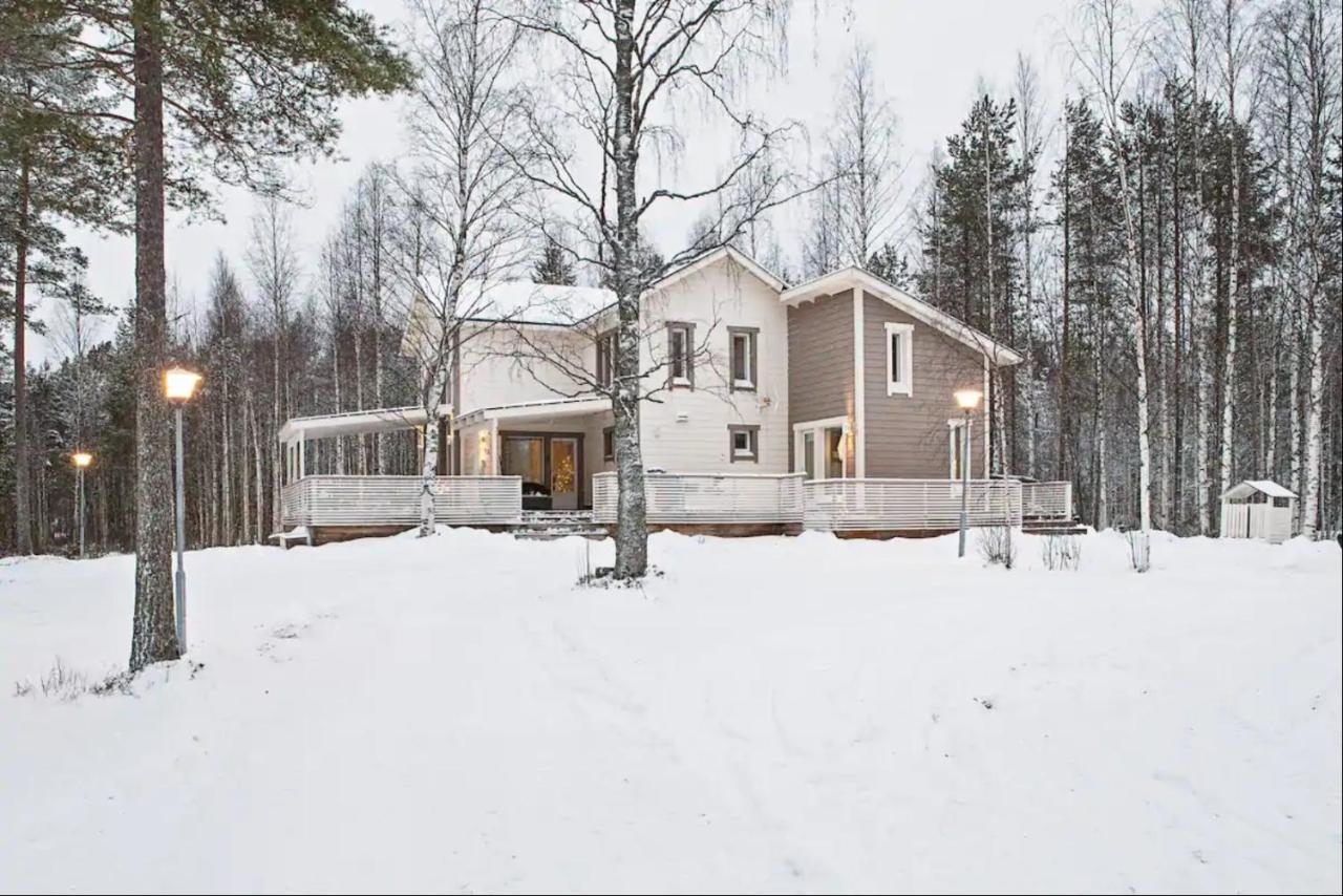 Luxurious Villa Kinos With Jacuzzi Рованиеми Экстерьер фото